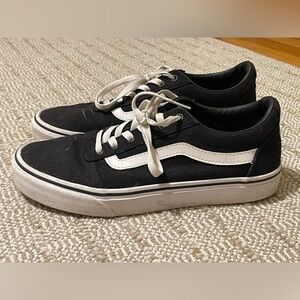 Vans women’s 9.5 black sneakers
